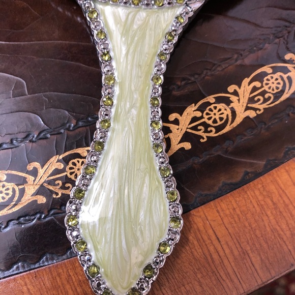 Gorgeous Enamel and Crystal Handy Makeup Mirror - Picture 5 of 8